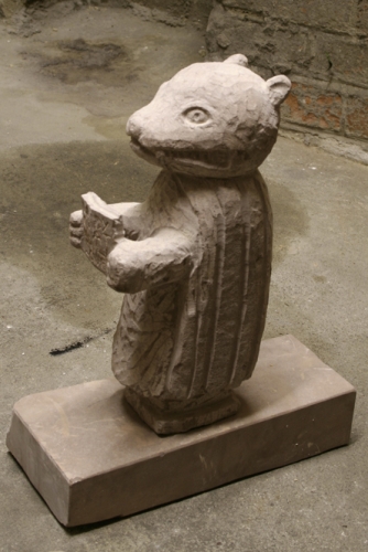 <p>Stefan Rinck - Lady Chatterleys Leser<br /><br />2008<br />Sandstone<br />31,5 x 17 x 10,5 cm</p>